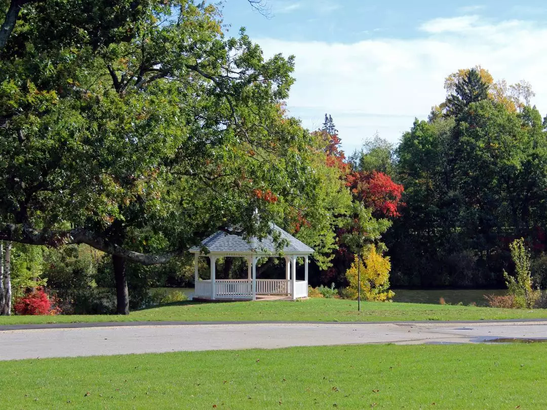 Park and Gazebo Providence RI USA image by Genevieve Belcher from Pixabay